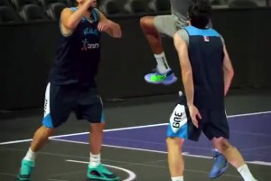 希臘男籃為歐錦賽訓(xùn)練準(zhǔn)備字母哥無人能擋