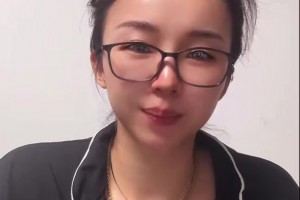 已經(jīng)領(lǐng)證懷孕??啦！張曼源凌晨直播，孕相還是有點(diǎn)明顯的