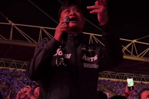 杜震宇帶著兒子參加小沈陽(yáng)演唱會(huì)，希望小沈陽(yáng)為球迷創(chuàng)作一首歌曲