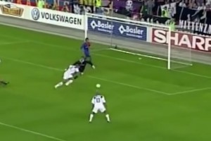 無(wú)數(shù)次讓解說(shuō)癲狂！來(lái)看二十年前的阿德里亞諾有多強(qiáng)？??