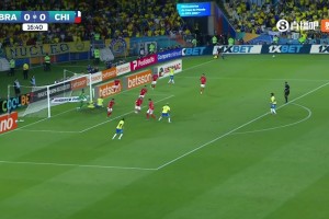 費(fèi)隊(duì)友??！馬丁內(nèi)利和佩德羅爭(zhēng)搶撞到一起