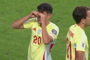 太絲滑了！佩德里接球晃開防守冷靜兜射破門！