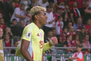 亞馬爾禁區(qū)內(nèi)妙傳送助攻！費(fèi)蘭跟進(jìn)抽射破門！西班牙4-0土耳其！