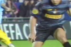 招牌殺招！名場面：大羅鐘擺過掉門將，輕松推射空門！