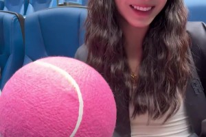 怎么帶綠帽子？??美娜現(xiàn)身中網(wǎng)現(xiàn)場(chǎng)：最?lèi)?ài)網(wǎng)球擊球聲！