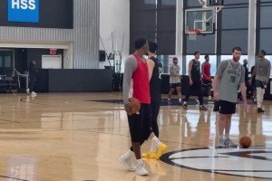 加油，曾凡博已正在參與籃網(wǎng)隊(duì)的球隊(duì)訓(xùn)練營(yíng)??！