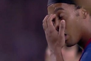 小羅貼地?cái)厝我馇?，早已成為諸多球員模仿的經(jīng)典