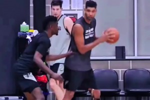 楊毅：說(shuō)鄧肯歷史第一大前 其實(shí)不算大前是掛前鋒之名行中鋒之實(shí)