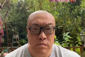 馬?。汉撸∽蛱炀驼f(shuō)了詹姆斯不會(huì)退役！氣氛烘托起來(lái)居然是帶貨！