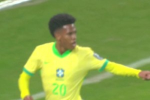 吉馬良斯直塞太妙了，埃斯特旺推射得手，巴西1-0韓國