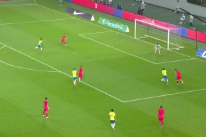 超級超級巨大失誤！金玟哉后場轉(zhuǎn)身失誤被斷，埃斯特旺輕松破門