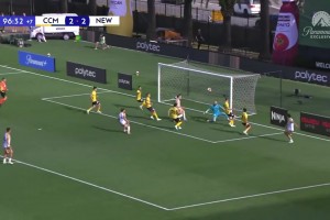 絕殺點(diǎn)球被撲，反遭絕殺！網(wǎng)友：如此澳假，怎能不愛??