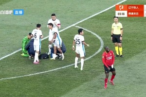 疼??！田依儂爆射近距離擊中隊(duì)友姆本扎襠部，后者走路姿勢(shì)亮了