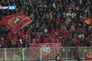 遼足回歸中超！鐵西體育場(chǎng)DJ帶著遼寧球迷高喊“中超我們來(lái)啦！”