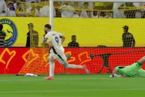 勝利0-1落后！吉達(dá)聯(lián)合快速反擊，本澤馬第15分鐘破門！