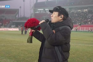 遼寧鐵人奪冠慶典，歌手趙傳演唱《我很丑，可是我很溫柔》