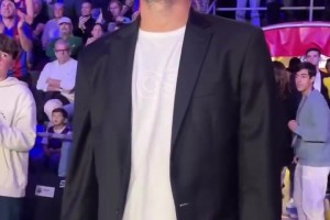 你還欠雷霆幾個絕殺！阿布里內(nèi)斯的球衣被退役！