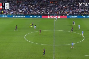 補時染紅！德容拼搶時踩到阿斯帕斯，兩黃變一紅被罰下場