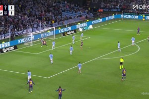 拉師傅長傳到禁區(qū)，萊萬門前墊射破門達成雙響