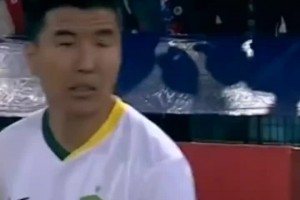 什么時候?qū)W過去了??！國安亞冠對手球迷拿著烏龜玩偶