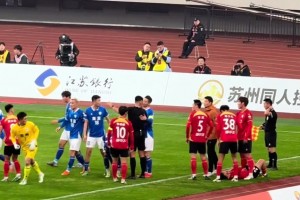 又見暴力！江蘇城市對抗賽爆發(fā)沖突染紅