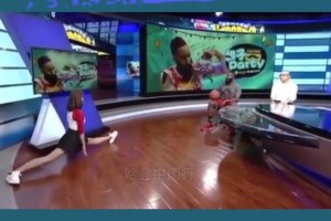 娜姐秀一字馬，哈登目瞪口呆！