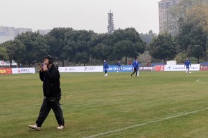 湖北隊賽前熱身互相傳接球，積極準(zhǔn)備迎戰(zhàn)上海老克勒！